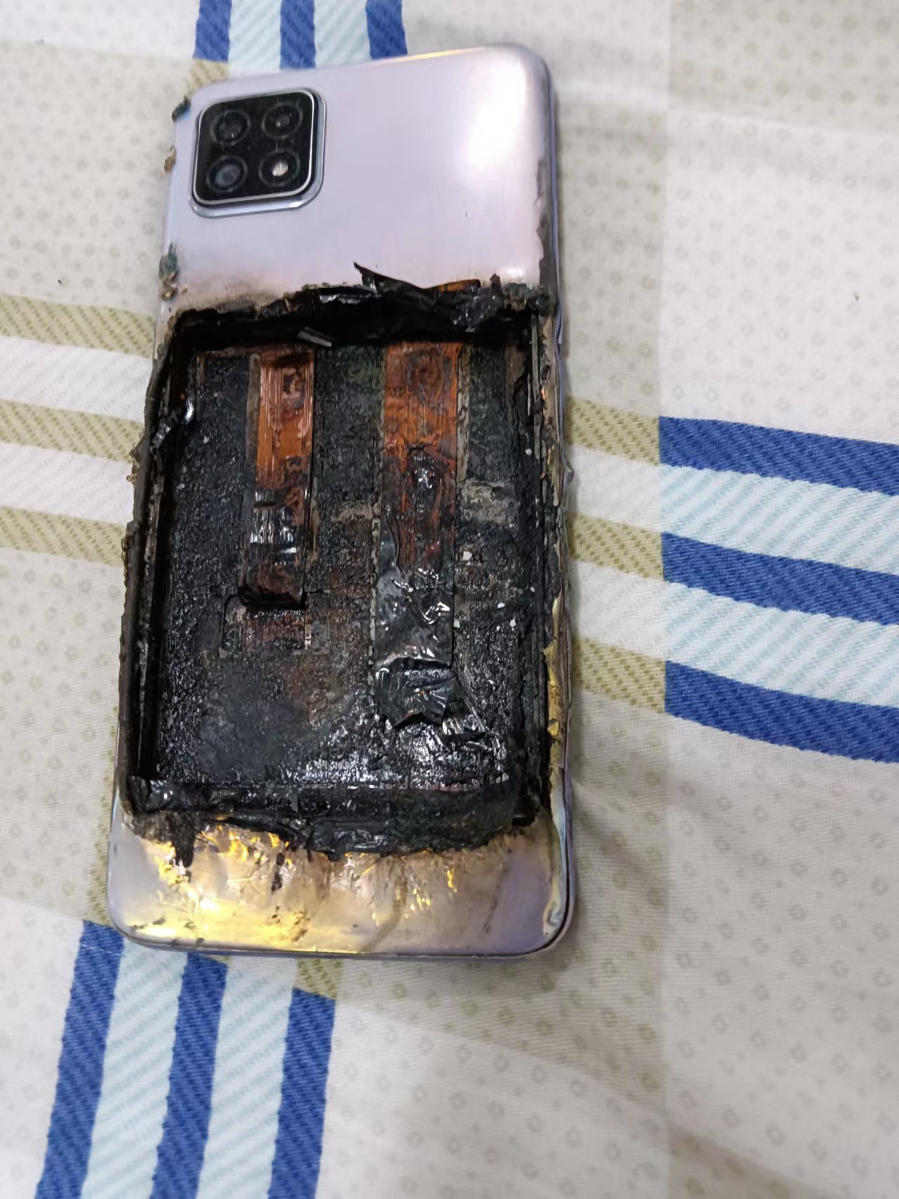 oppo手机突然起火爆炸消费者如何求赔偿